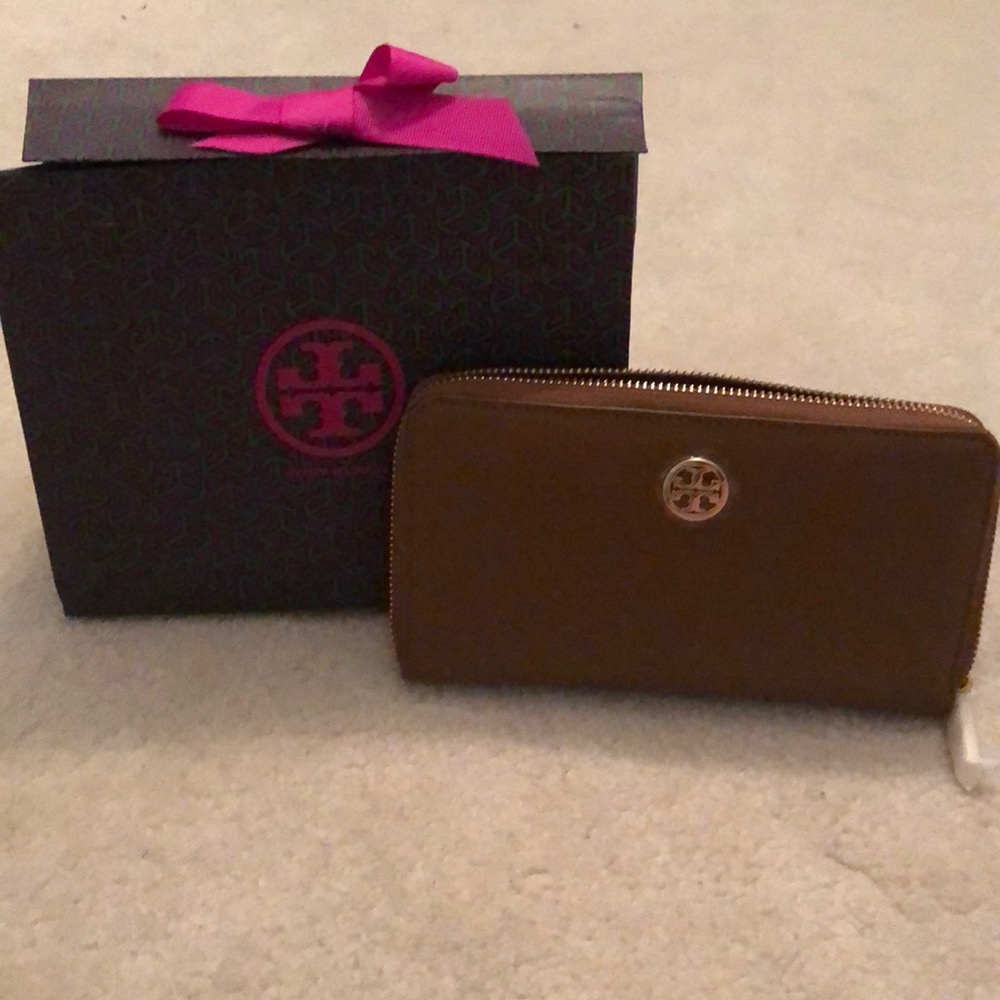 NWT Tory Burch leather wallet in luggage